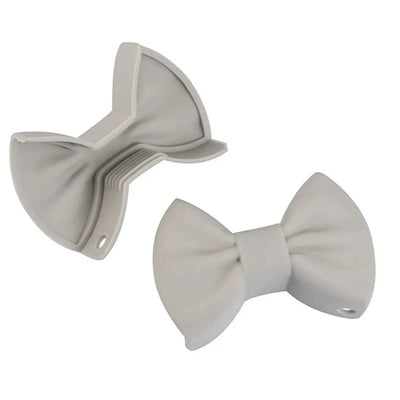 Protect your hands in style with these heat-resistant silicone oven mitts. The creative bow shape adds charm to your kitchen tools.