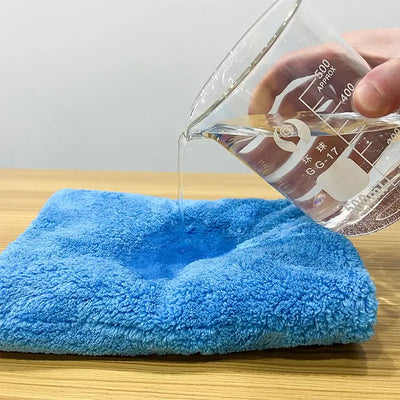 Breathable and gentle cotton face wash towel, ideal for daily skincare and household cleaning tasks.