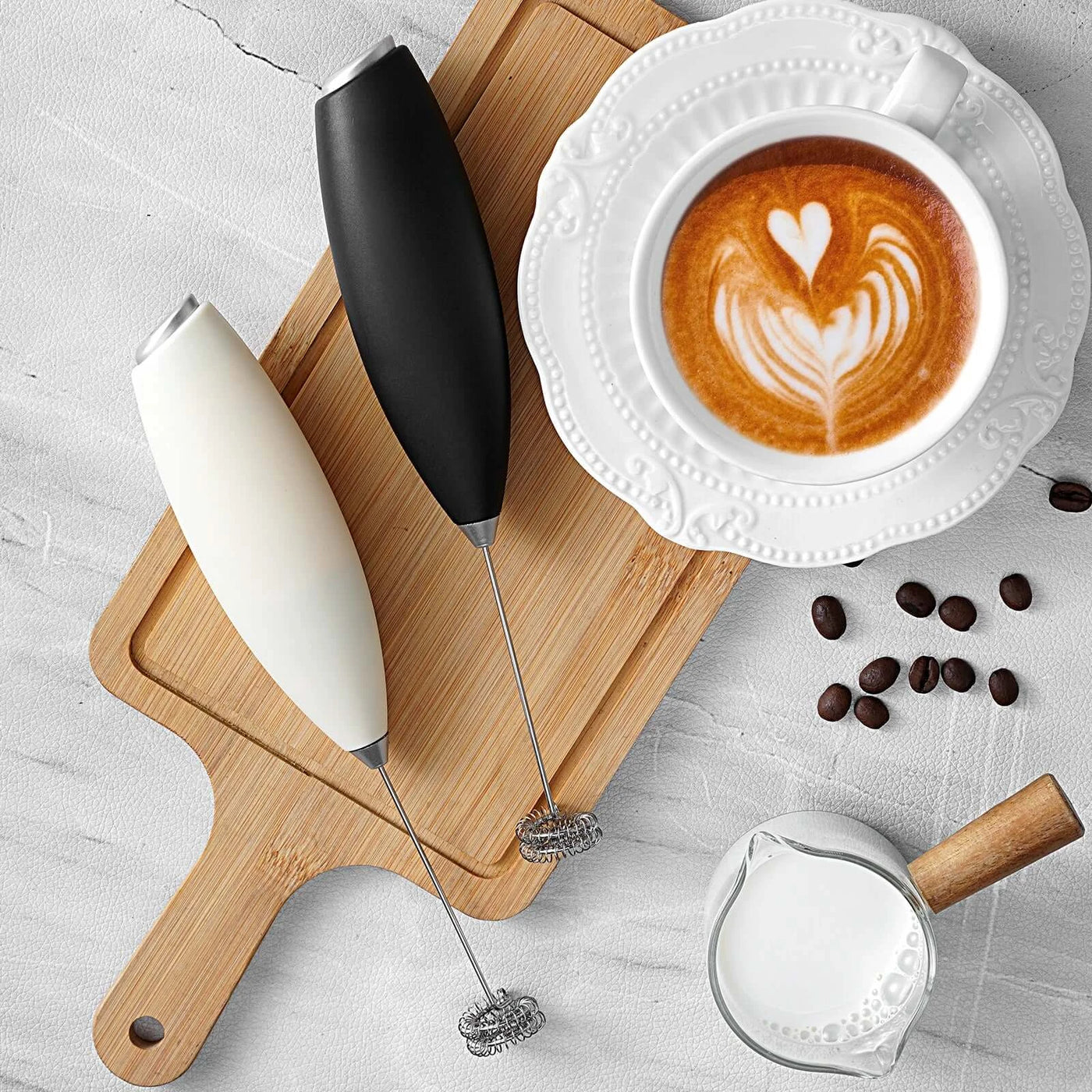 Wireless hand blender for eggs and milk frothing