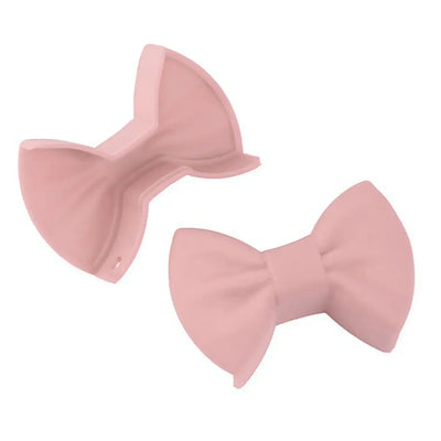 Protect your hands in style with these heat-resistant silicone oven mitts. The creative bow shape adds charm to your kitchen tools.