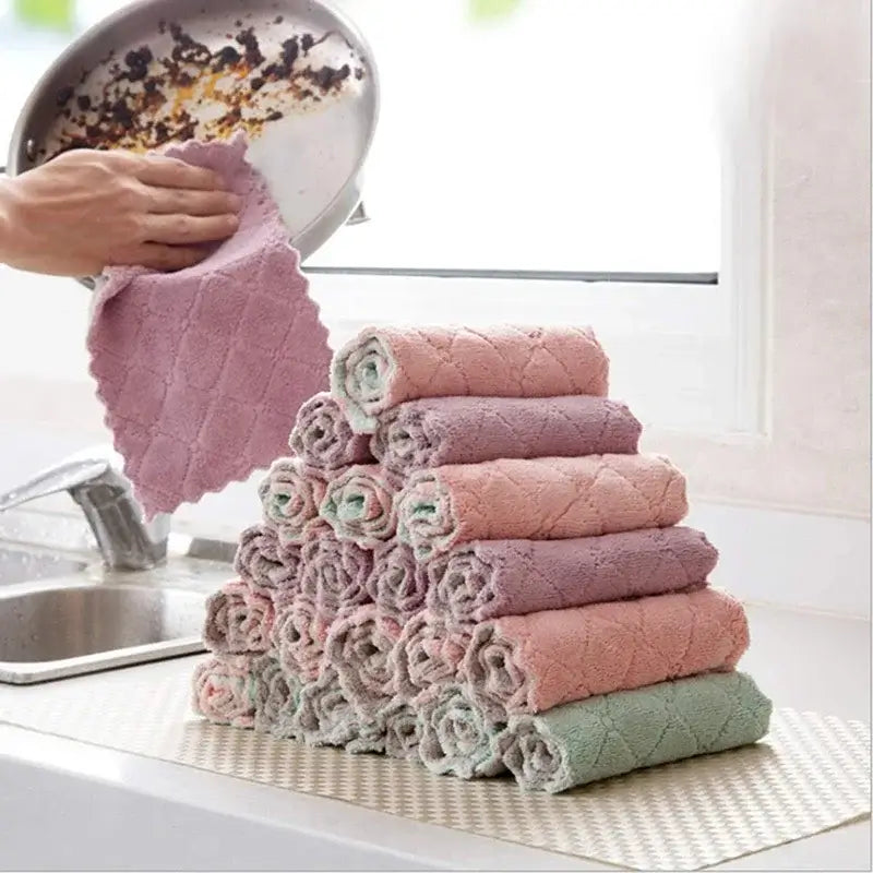 Breathable and gentle cotton face wash towel, ideal for daily skincare and household cleaning tasks.