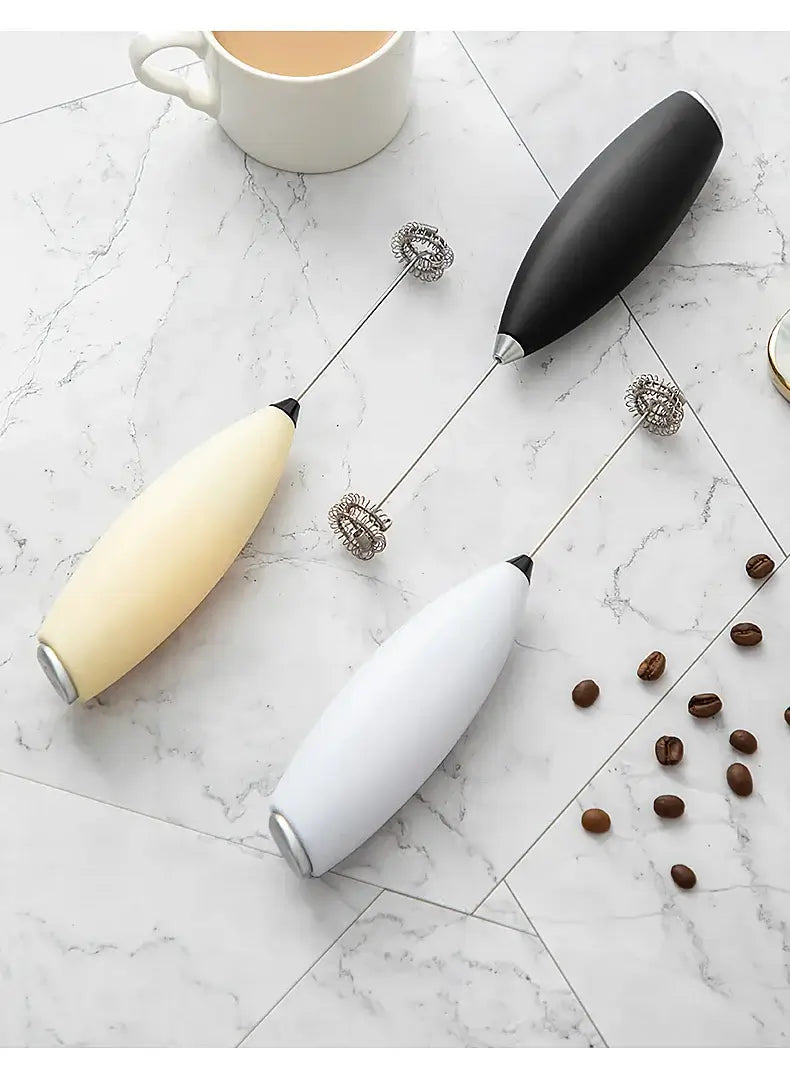 Wireless hand blender for eggs and milk frothing