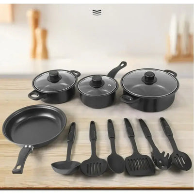 Complete kitchenware set including small frying pan and shovel