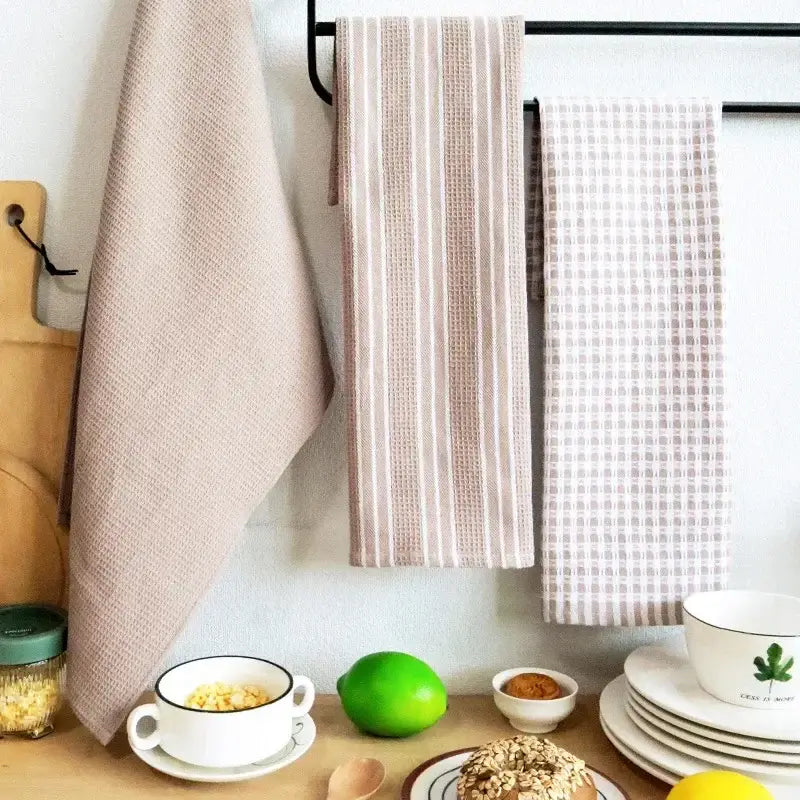 Breathable and gentle cotton face wash towel, ideal for daily skincare and household cleaning tasks.