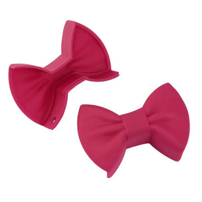 Protect your hands in style with these heat-resistant silicone oven mitts. The creative bow shape adds charm to your kitchen tools.